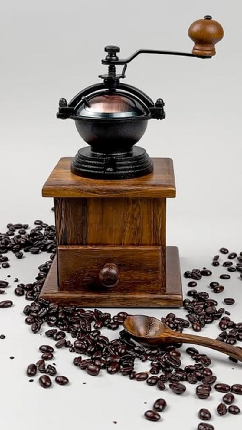 16 Must-Know Georgia Collectibles Gaining Popularity And Big Bucks - Decor Hint Vintage Coffee Grinders