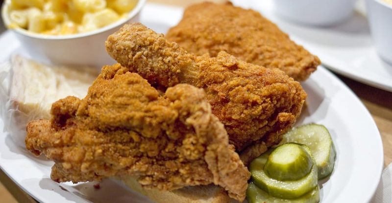 18 New York Restaurants Where Fried Chicken Still Tastes Like Grandma Made It - Decor Hint Peaches HotHouse