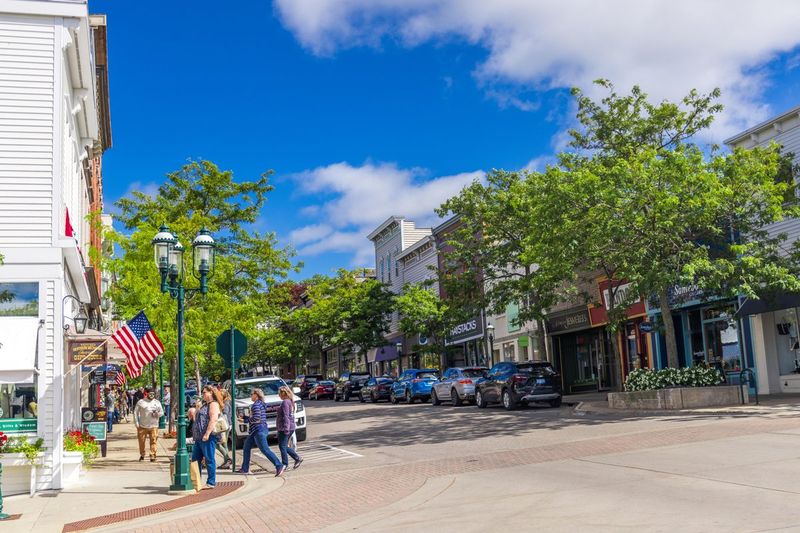 15 Michigan Lake Towns Overrun By Visitors, Locals Say - Decor Hint Petoskey