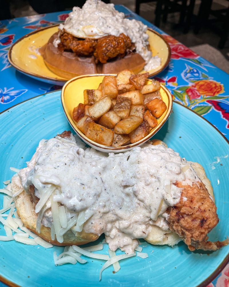 18 Tennessee Dishes Paying Tribute To Local Towns And Their Legendary Flavors - Decor Hint Knoxville Tomato Gravy