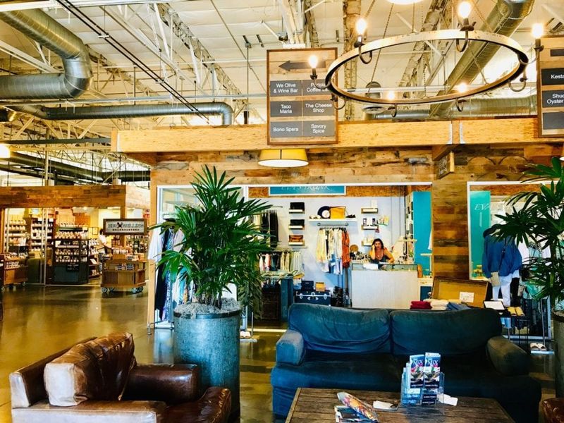 California Dining Spots That Prove Why The Golden State's Food Scene Shines - Decor Hint Taco Maria - Costa Mesa