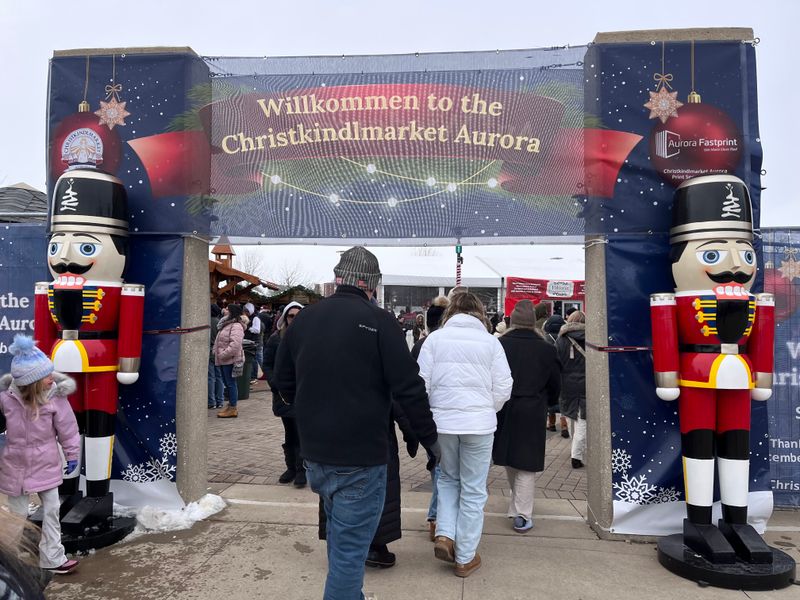 Illinois Christmas Markets That Fill Up Before You Know It - Decor Hint Christkindlmarket Aurora At RiverEdge Park