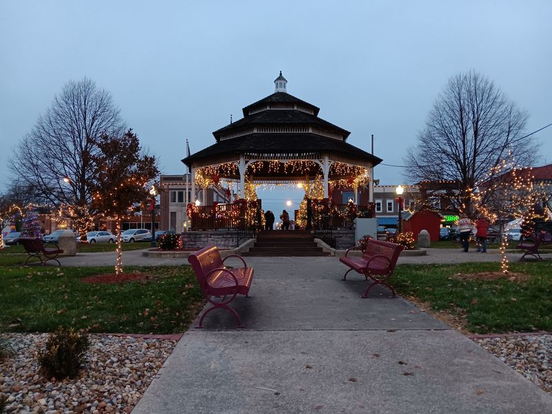 Illinois Christmas Markets That Fill Up Before You Know It - Decor Hint Carlinville Christmas Market