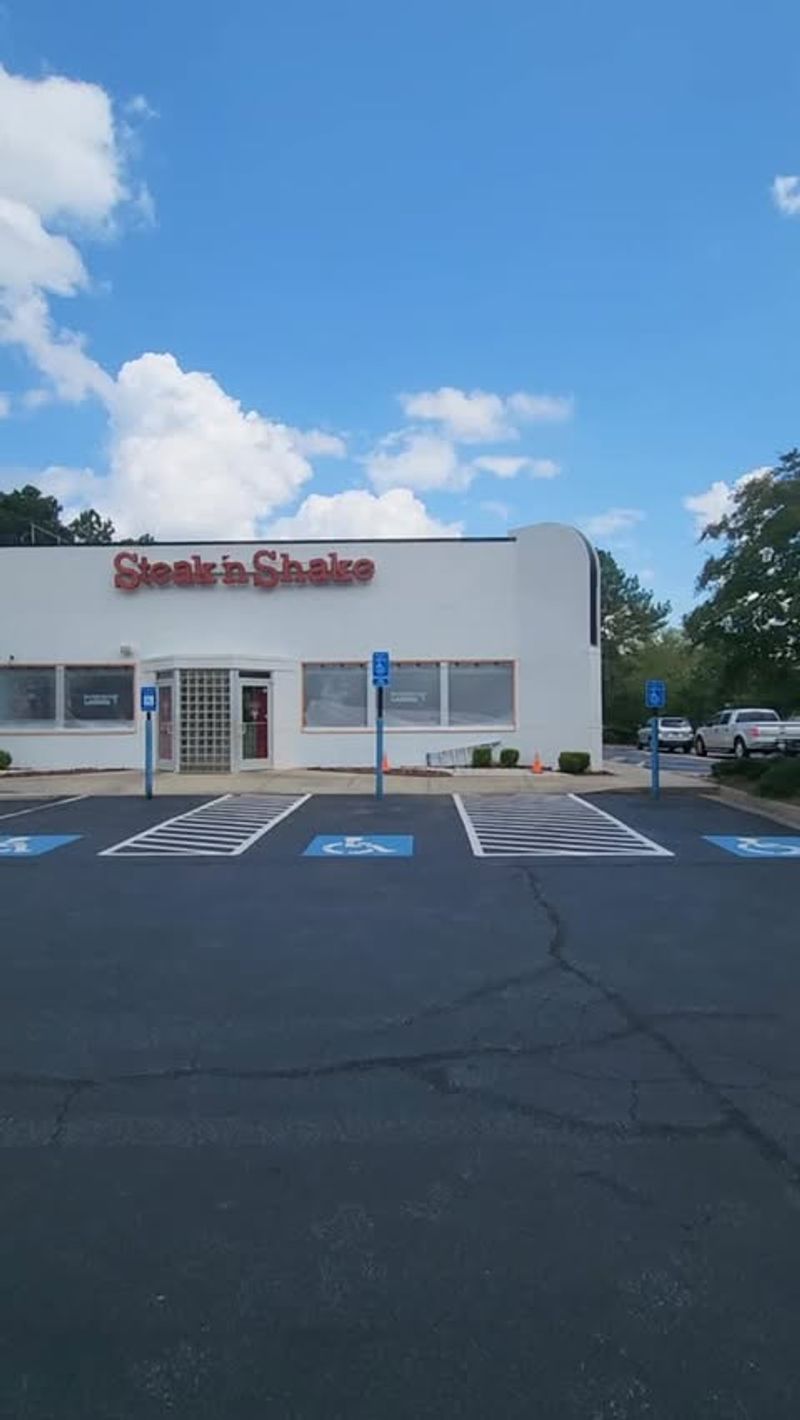 Newnan's Steak 'n Shake Gets A Facelift, But Its Classic Menu Still Shines - Decor Hint A Fresh Exterior That Catches Your Eye