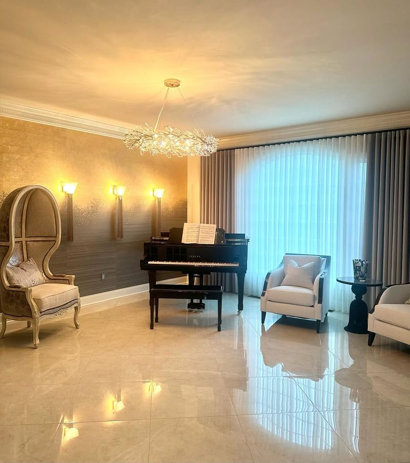 How To Avoid The Decor Mistakes Wealthy People Would Never Make - Decor Hint Neglecting Window Treatments Completely