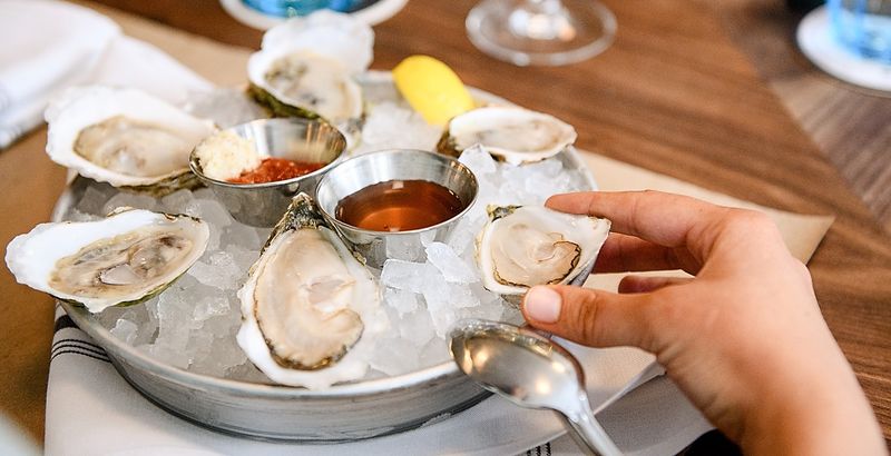 Charleston Dining Spots Serving Seafood Locals Call The Best Around - Decor Hint 167 Raw