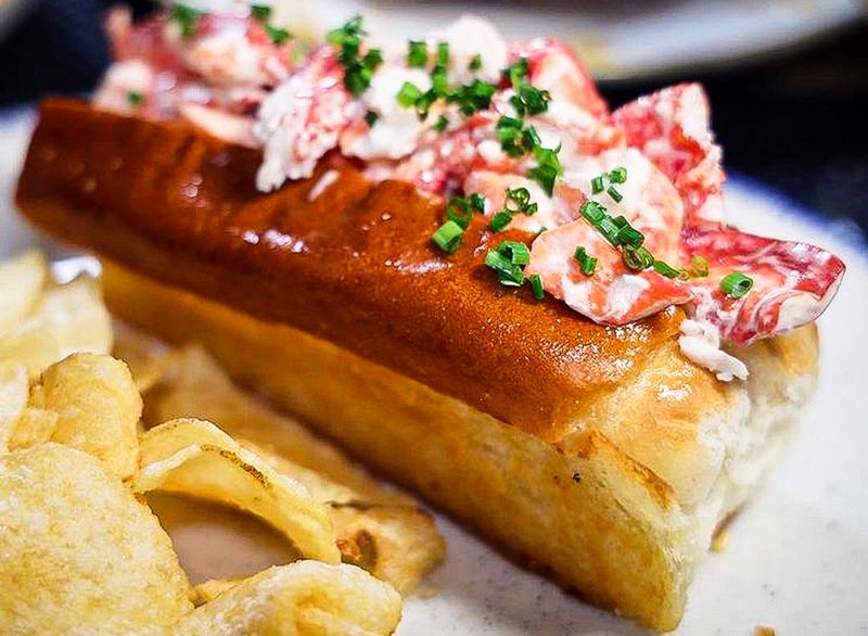 Minnesota Restaurants Bringing A Taste Of The Shoreline Up North - Decor Hint Lakeshore Lobster Shack