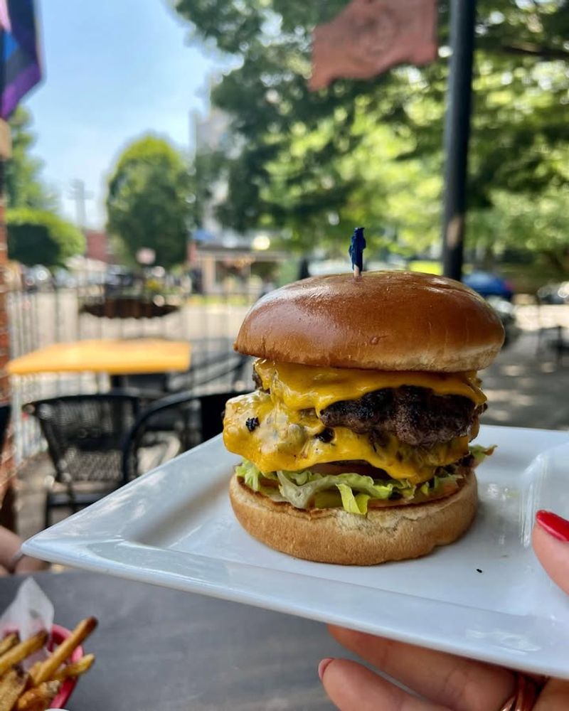 15 Virginia Burger Stops Where The Double Cheeseburger Is The Star Of The Show - Decor Hint The Franklin Inn - Richmond