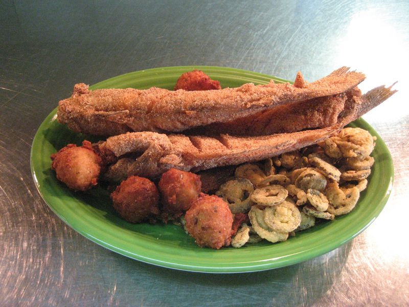 22 Mississippi Spots Serving The Friday Fish Fry Locals Crave Most - Decor Hint Leatha's Bar-B-Que Inn