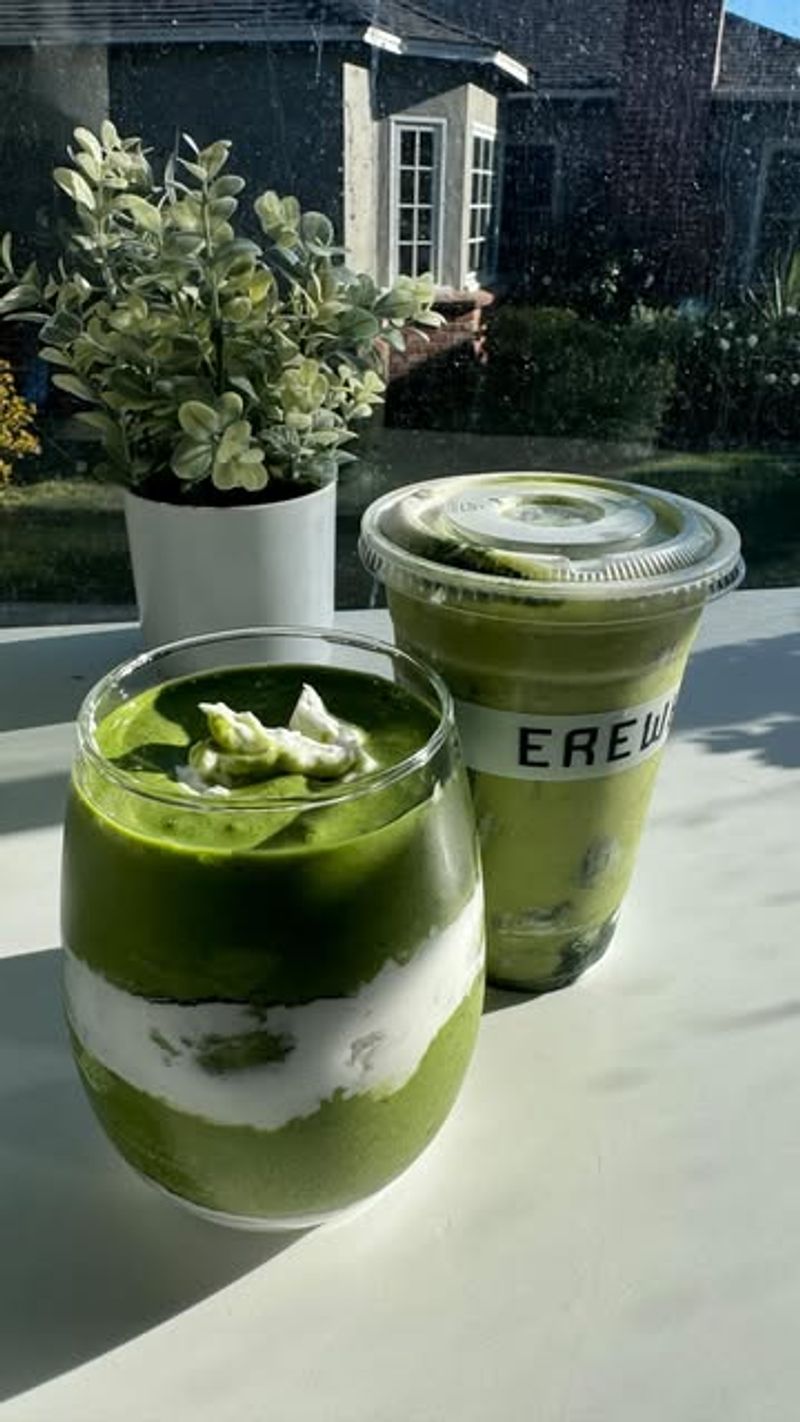 Erewhon Brings Its Smoothie Game To New York City Delivery - Decor Hint Vanilla Matcha Brings Double Collagen