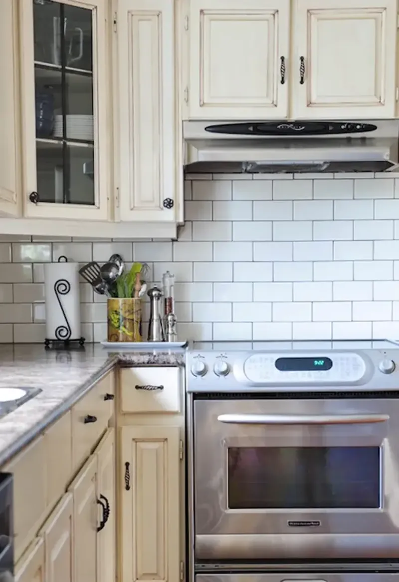 California Homeowners Embrace These Vintage Kitchen Trends In 2026 - Decor Hint Subway Tile Backsplashes