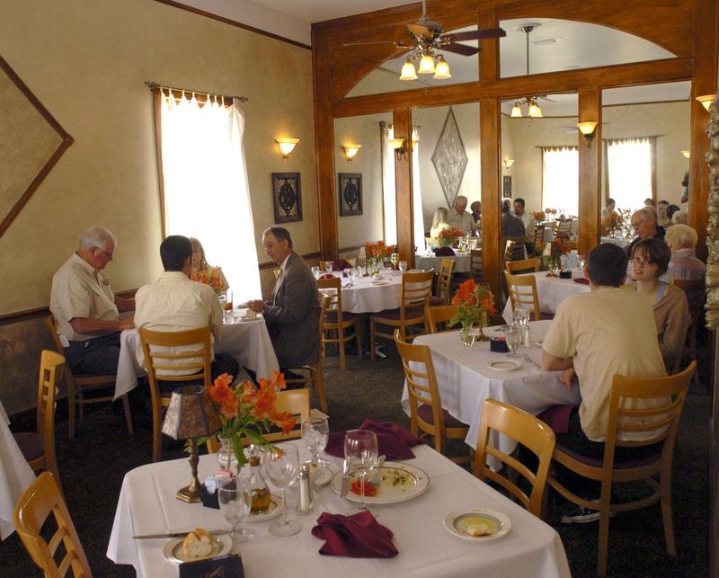 15 Small-Town Florida Restaurants With Timeless Charm - Decor Hint Hopkins Boarding House