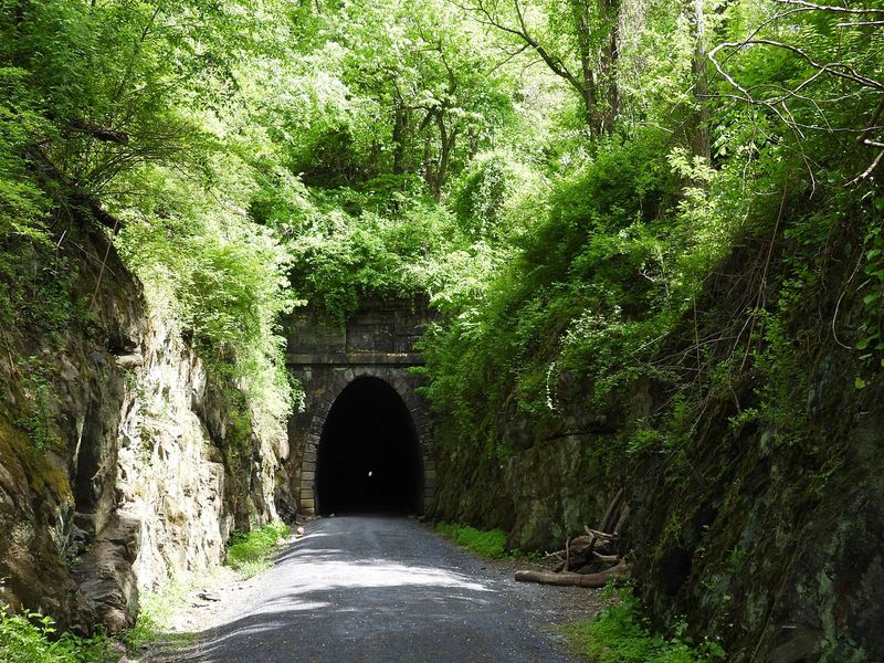Virginia's Most Unique Tunnel Comes With A Fascinating History - Decor Hint A Living History Classroom