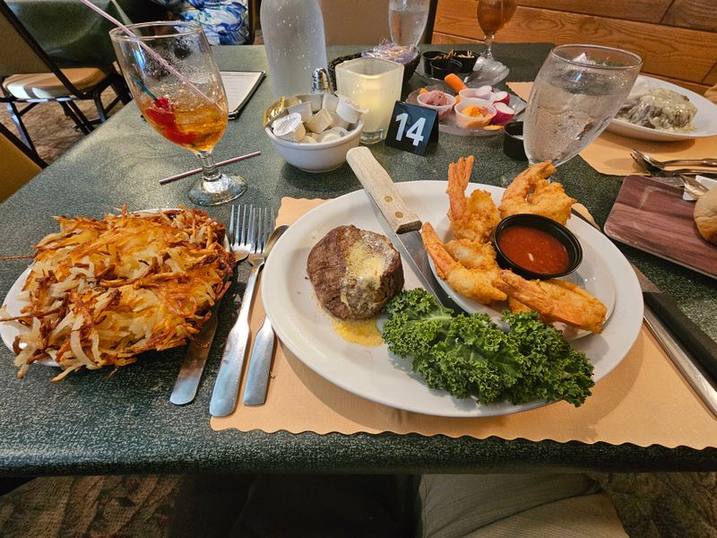 The Wisconsin Lodge That Turns Prime Rib Into An Obsession - Decor Hint Seasonal Specials That Keep You Coming Back