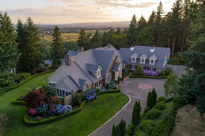 Oregon Home Trends Shifting Fast - 6 Falling In Value, 7 Ready To Soar By The End Of 2025 - Decor Hint Homes With High Property Taxes