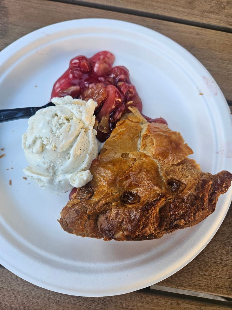 Once-Beloved California Foods Locals Say Are Nearly Impossible To Find Now - Decor Hint Olallieberry Pie