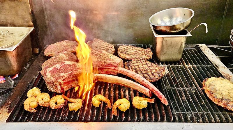 Minnesota Restaurants Bringing A Taste Of The Shoreline Up North - Decor Hint Bait & Hook Seafood Bar