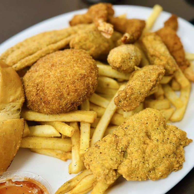 18 Fish Fry Hotspots Across Texas That Bring The Southern Flavor - Decor Hint Bayou City Seafood in Houston