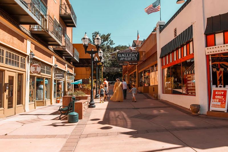 Colorado's Most Overlooked Small Towns - And Why They're Totally Worth The Trip - Decor Hint Manitou Springs