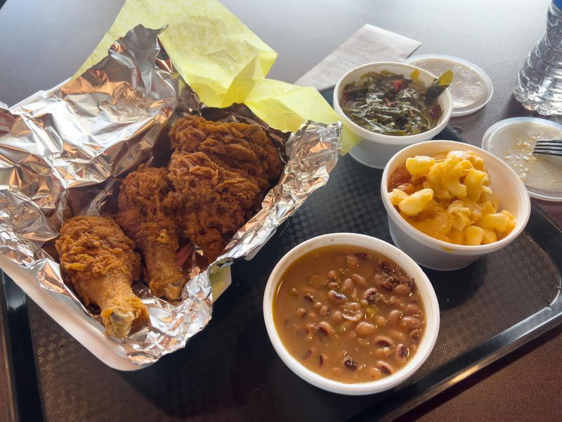 Dubs Paso Soul Food Grill
