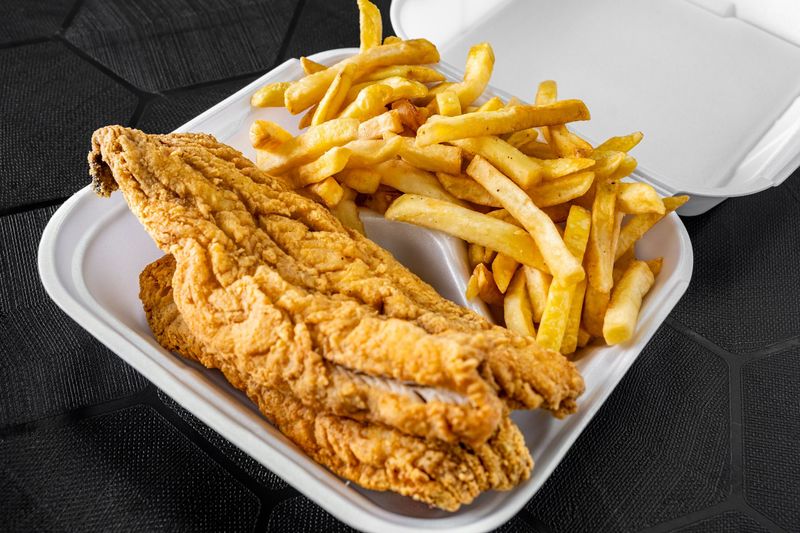 22 Mississippi Spots Serving The Friday Fish Fry Locals Crave Most - Decor Hint Ellis Seafood