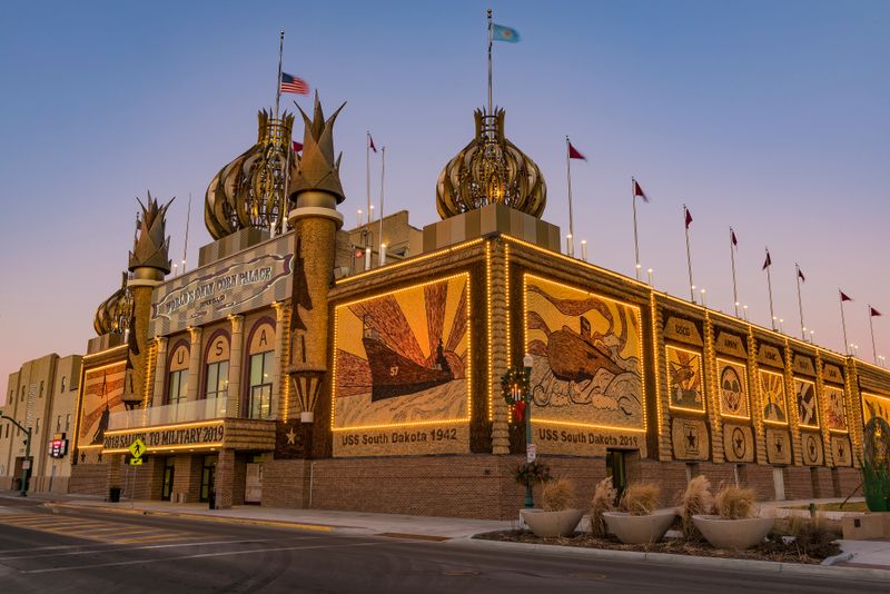 15 Small Towns In South Dakota Worth Visiting - Decor Hint Mitchell