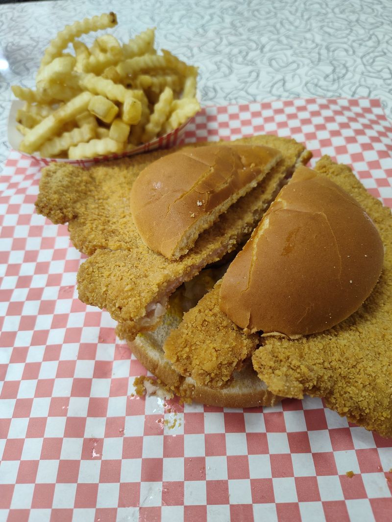 12 Iowa Restaurants Known For Their Tenderloin Sandwiches - Decor Hint Smitty's Tenderloin Shop