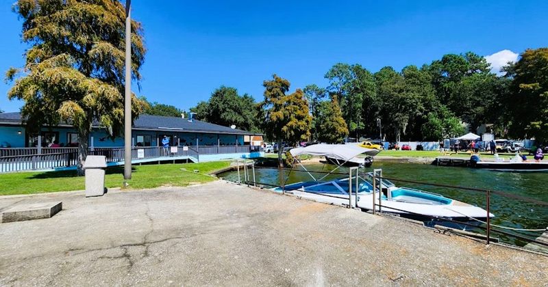 18 South Carolina Fried Fish Spots Locals Swear By For True Lowcountry Flavor - Decor Hint Watermark Bar & Grill – Bonneau