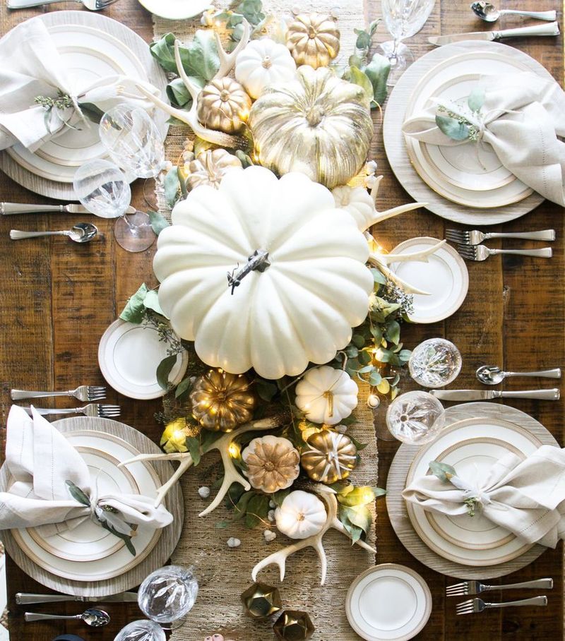 Chic Thanksgiving Decor Trends New Yorkers Are Loving This Year - Decor Hint Farmhouse Meets Contemporary Style