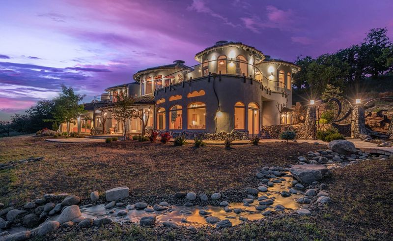 Crater Lake View Estate