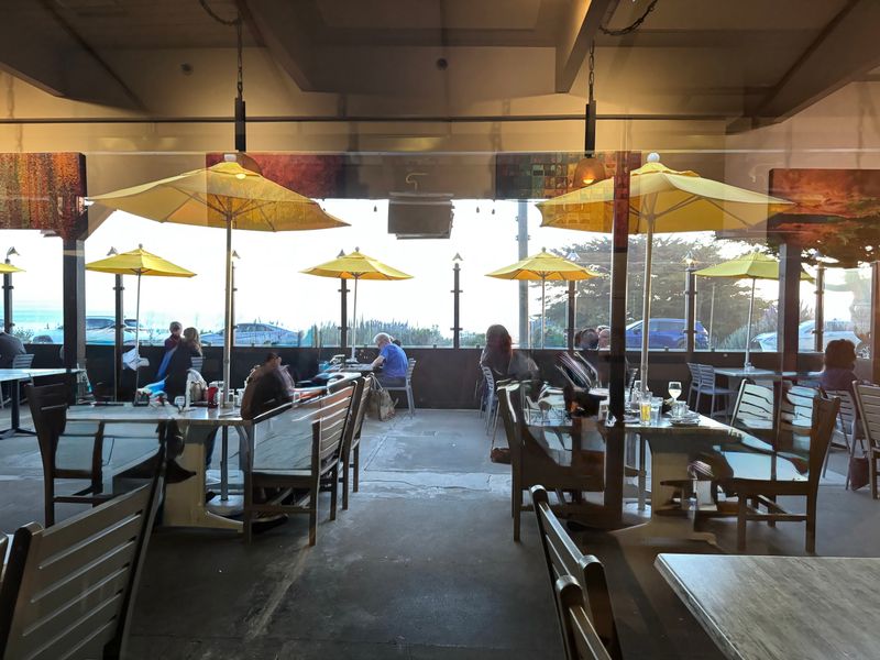 This Coastal California Grill Offers Unlimited Seafood And Unbeatable Scenery - Decor Hint Relaxed Atmosphere That Welcomes Everyone