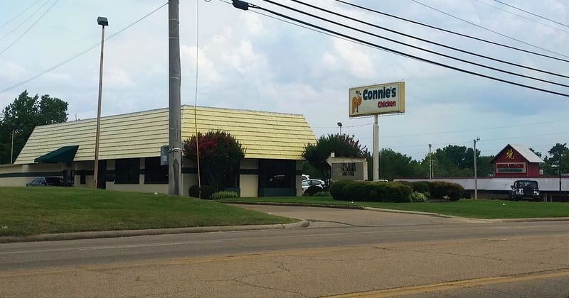 Mississippi Restaurants That Serve Big Flavor On A Small Budget - Decor Hint Connie's Chicken