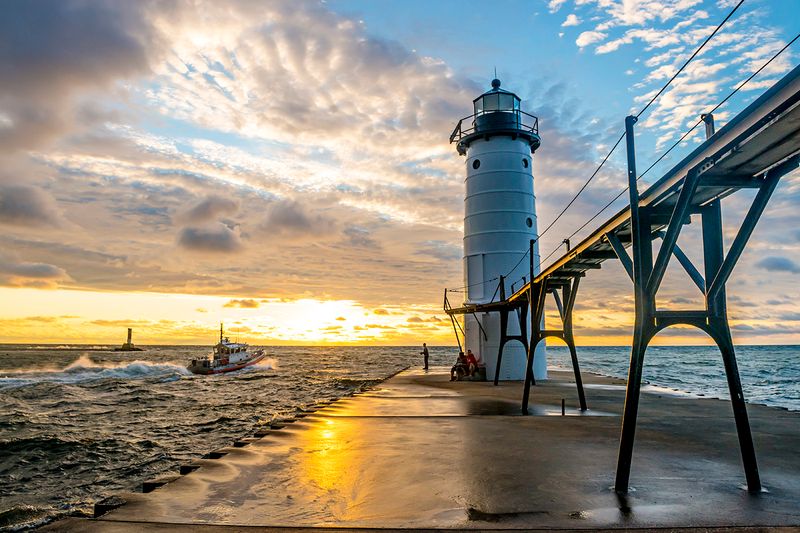 15 Michigan Lake Towns Overrun By Visitors, Locals Say - Decor Hint Manistee