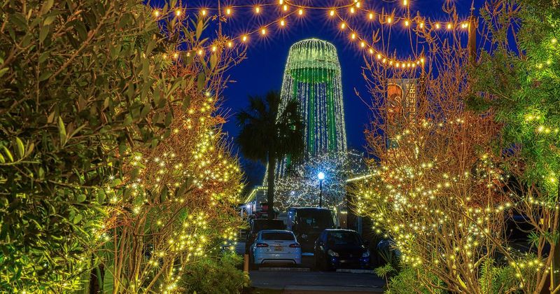 Orlando's 50 Festive Holiday Events You Can Attend For Free - Decor Hint Conway Holiday Lights