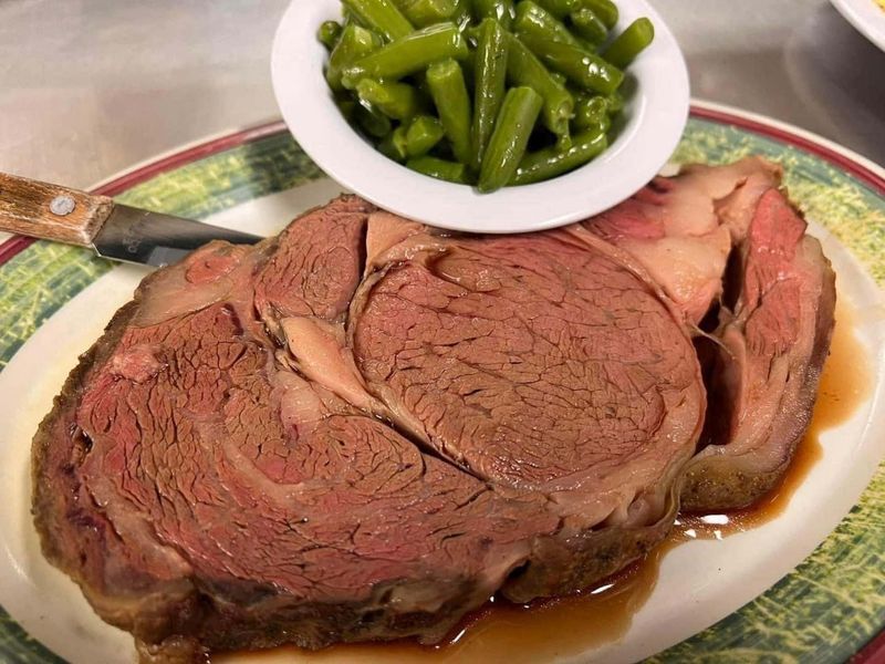 I Traveled Iowa's Backroads For 10 Classic Diners (And Found 6 Serving Pure Nostalgia) - Decor Hint Johnnie Mars Family Restaurant – Sioux City