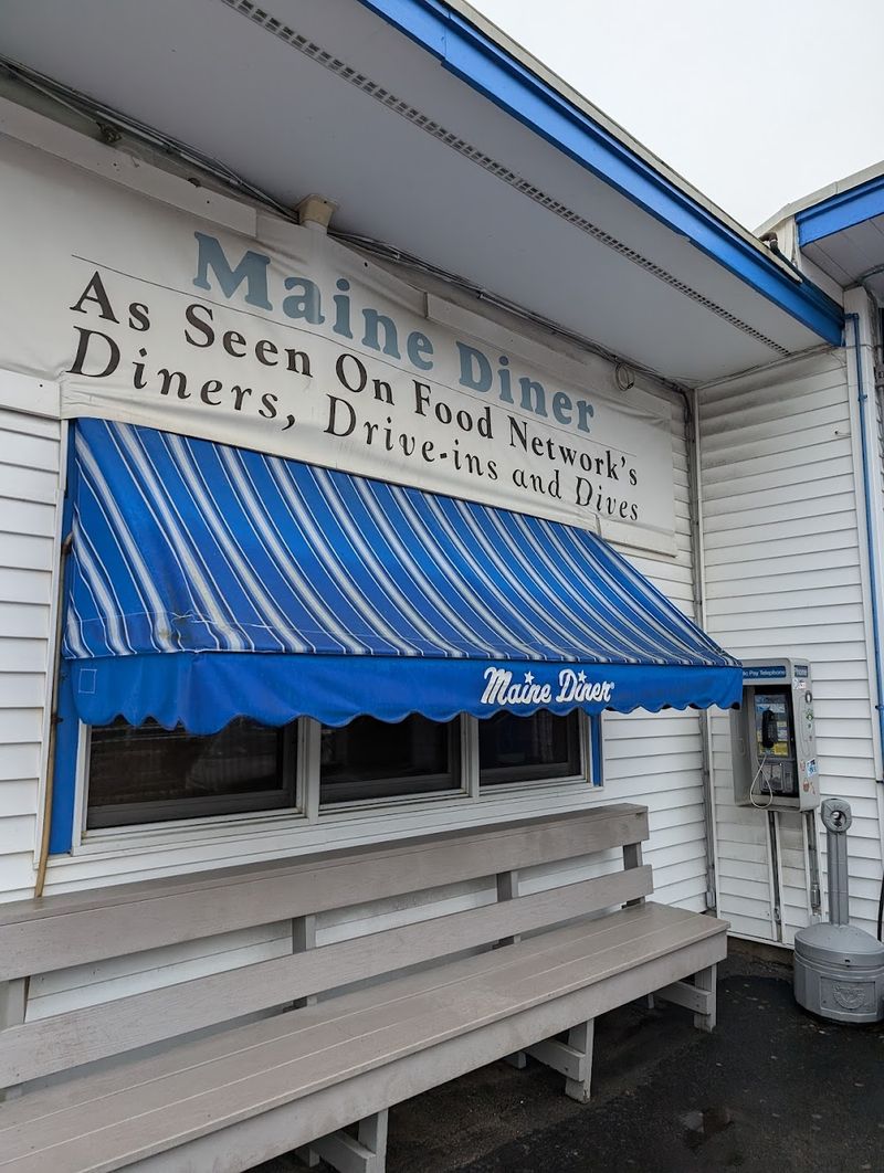 Locals Say This Cozy Maine Café Makes The Best Omelets In The State - Decor Hint A Gift Shop Full Of Maine Memories