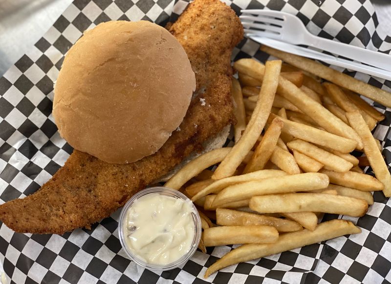 Lucky's Bar & Grille