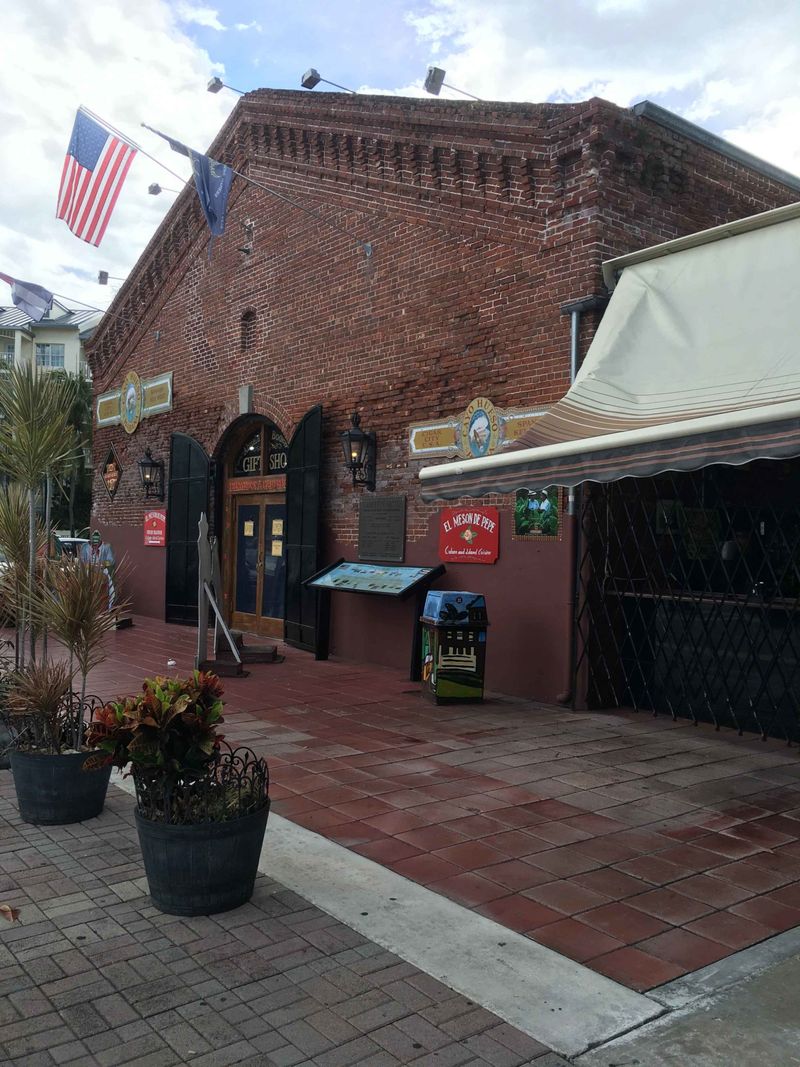 El Meson De Pepe's Restaurant & Bar