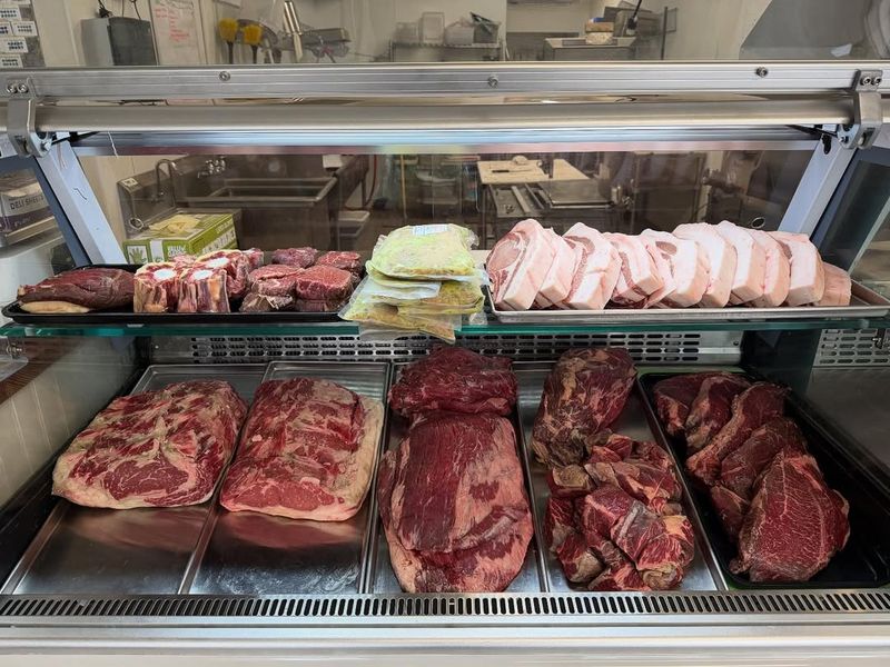 16 Kentucky Grocery Stores Locals Trust For Quality Meat And True Bluegrass Tradition - Decor Hint Red River Grocery