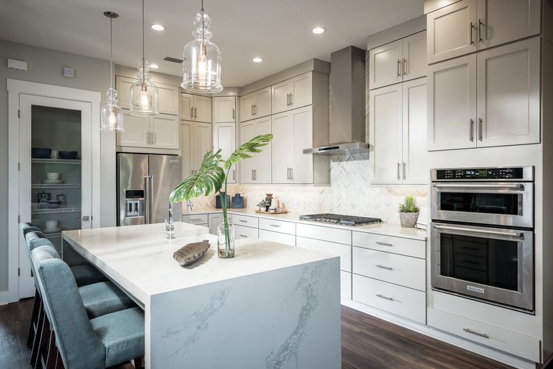 Quartz Countertops and Modern Finishes