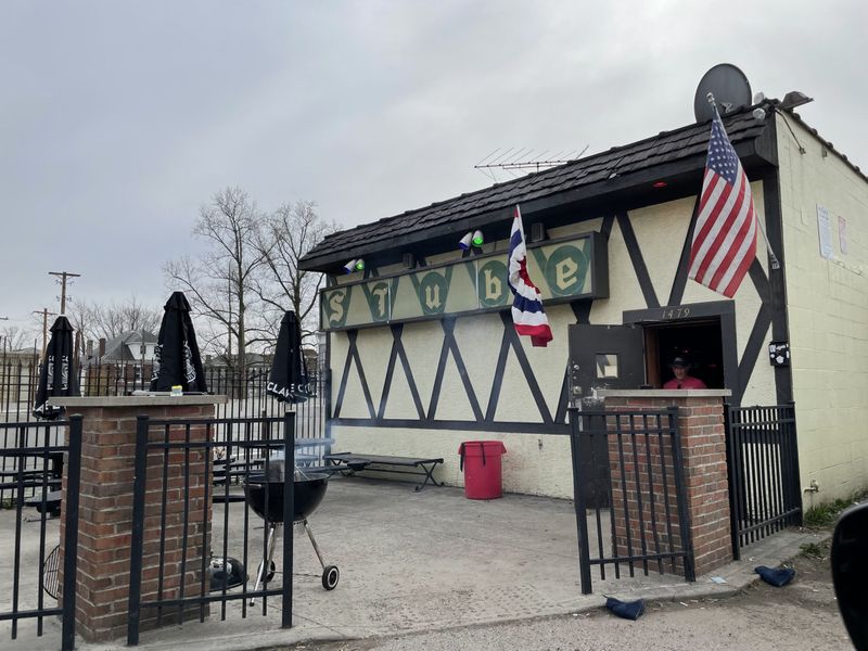 16 Ohio Hot Dog Joints That Will Blow Your Taste Buds Away With Classic Midwest Flavor - Decor Hint Bier Stube