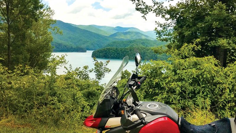 Locals' Favorite North Carolina Scenic Drive That Feels Like Heaven - Decor Hint Peaceful Alternative To Crowded Tourist Routes
