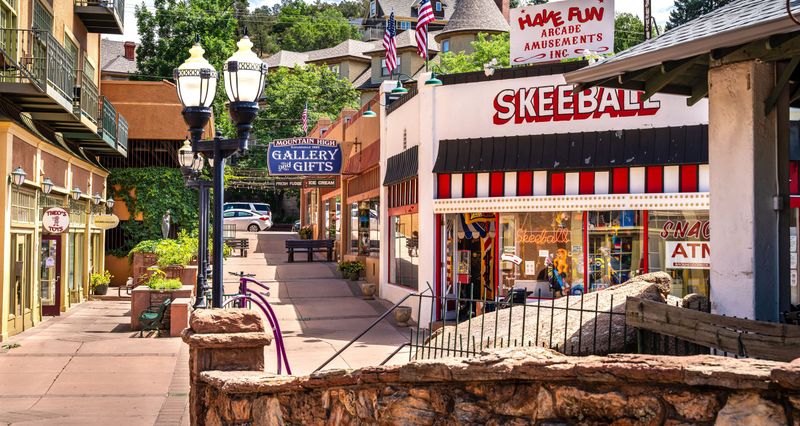 18 Colorado Artisan Markets That Celebrate Mountain Creativity - Decor Hint Manitou Springs Art Walk