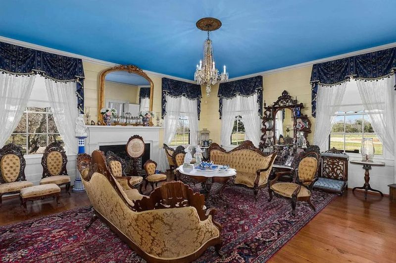 Inside The 1856 Texas Mansion With 100 Acres And Breathtaking Surroundings - Decor Hint Original Hardwood Floors