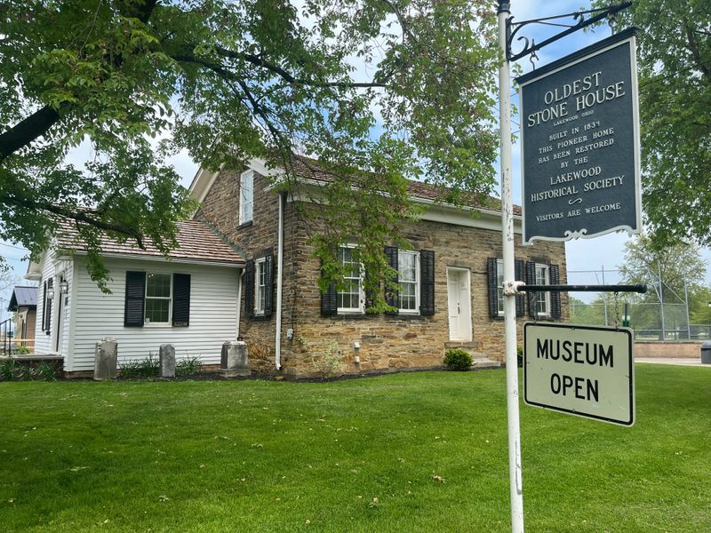 Ohio Village Between Akron And Pittsburgh Is Full Of Small-Town Charm And Friendly Faces - Decor Hint Visit The Old Stone House And Museum