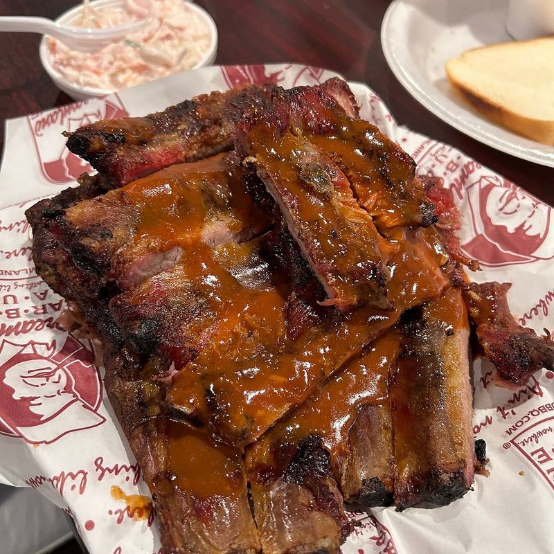 9 Alabama Buffets Locals Say Are Worth Every Plate - Decor Hint Dreamland BBQ - Multiple Locations