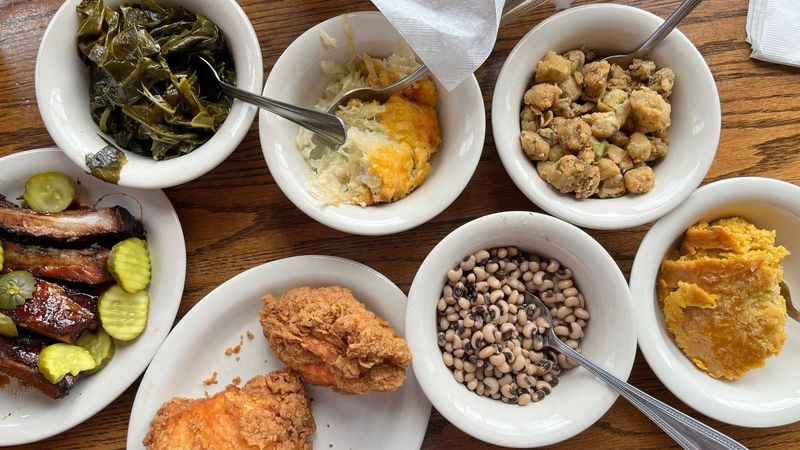 The Georgia Buffet So Delicious Locals Visit Every Weekend - Decor Hint Signature Apple Butter That Steals The Show