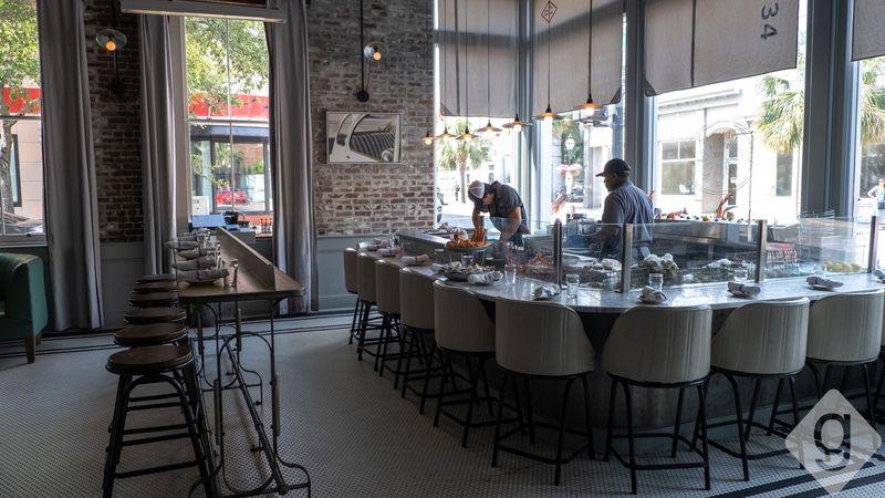 Charleston Dining Spots Serving Seafood Locals Call The Best Around - Decor Hint The Darling Oyster Bar