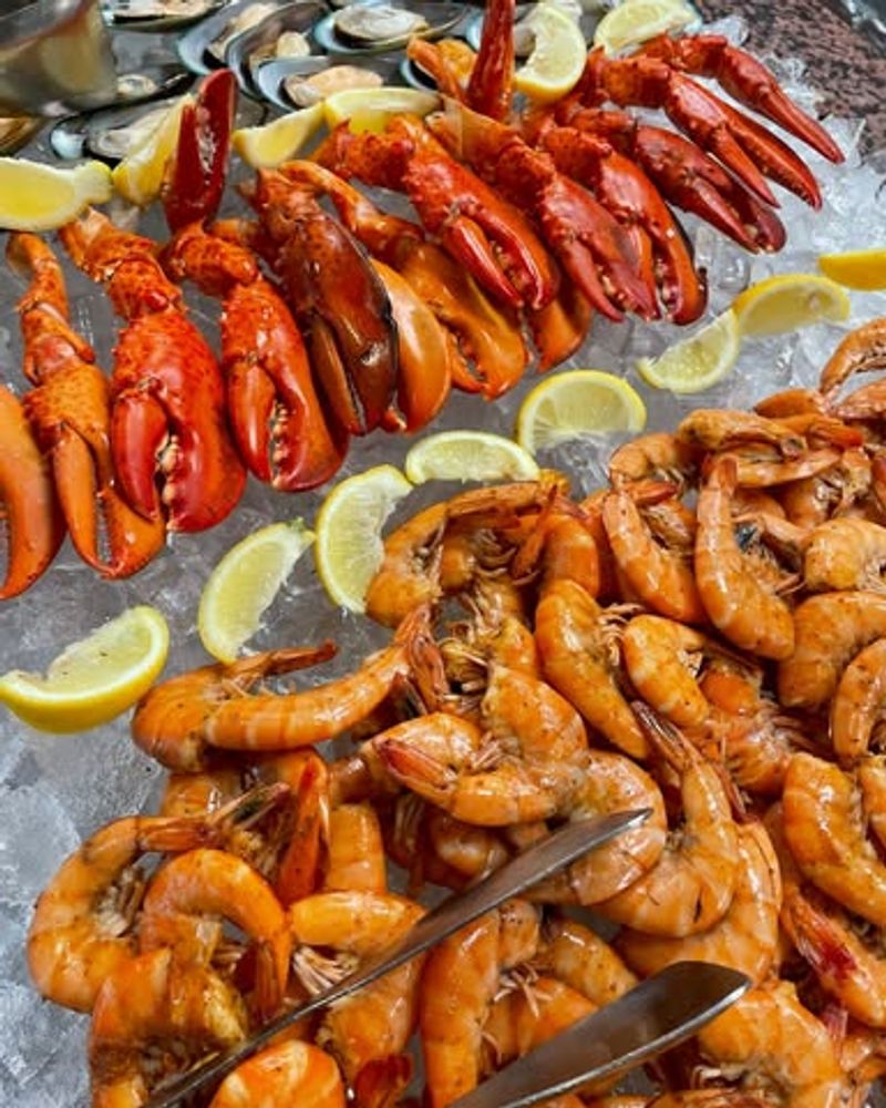 Florida Buffets Where Seafood Lovers Go To Indulge - Decor Hint Boston Lobster Feast