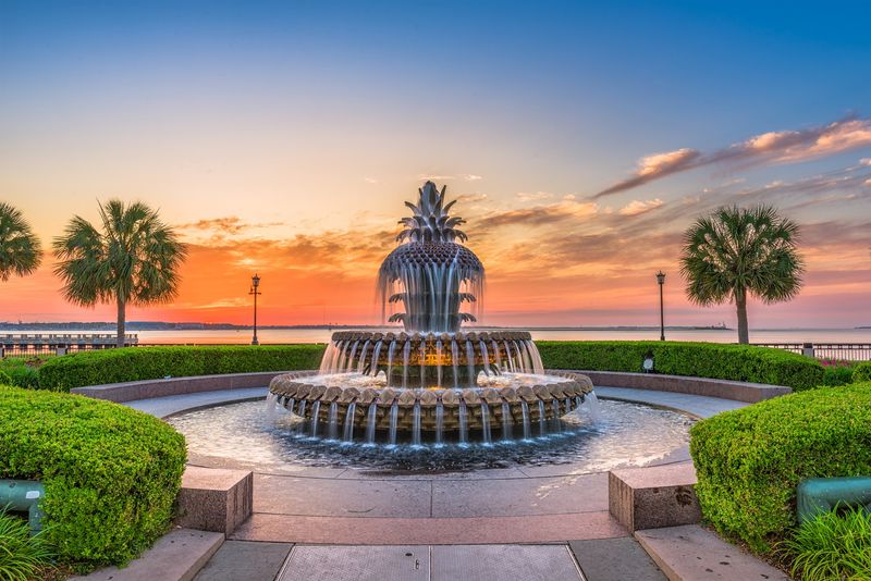 26 Reasons Charleston Might Be The South's Most Captivating City - Decor Hint Waterfront Park's Pineapple Fountain